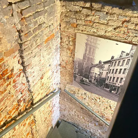 Historic Centre - Belfry & St Nicholas Church View アパート