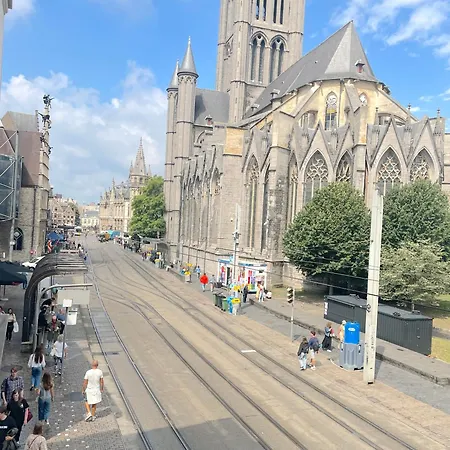 Historic Centre - Belfry & St Nicholas Church View アパート *
